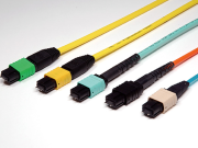 Connectorët e MPO: Mekanizmi i përshtatshëm dhe Veçoritë e Tij unike